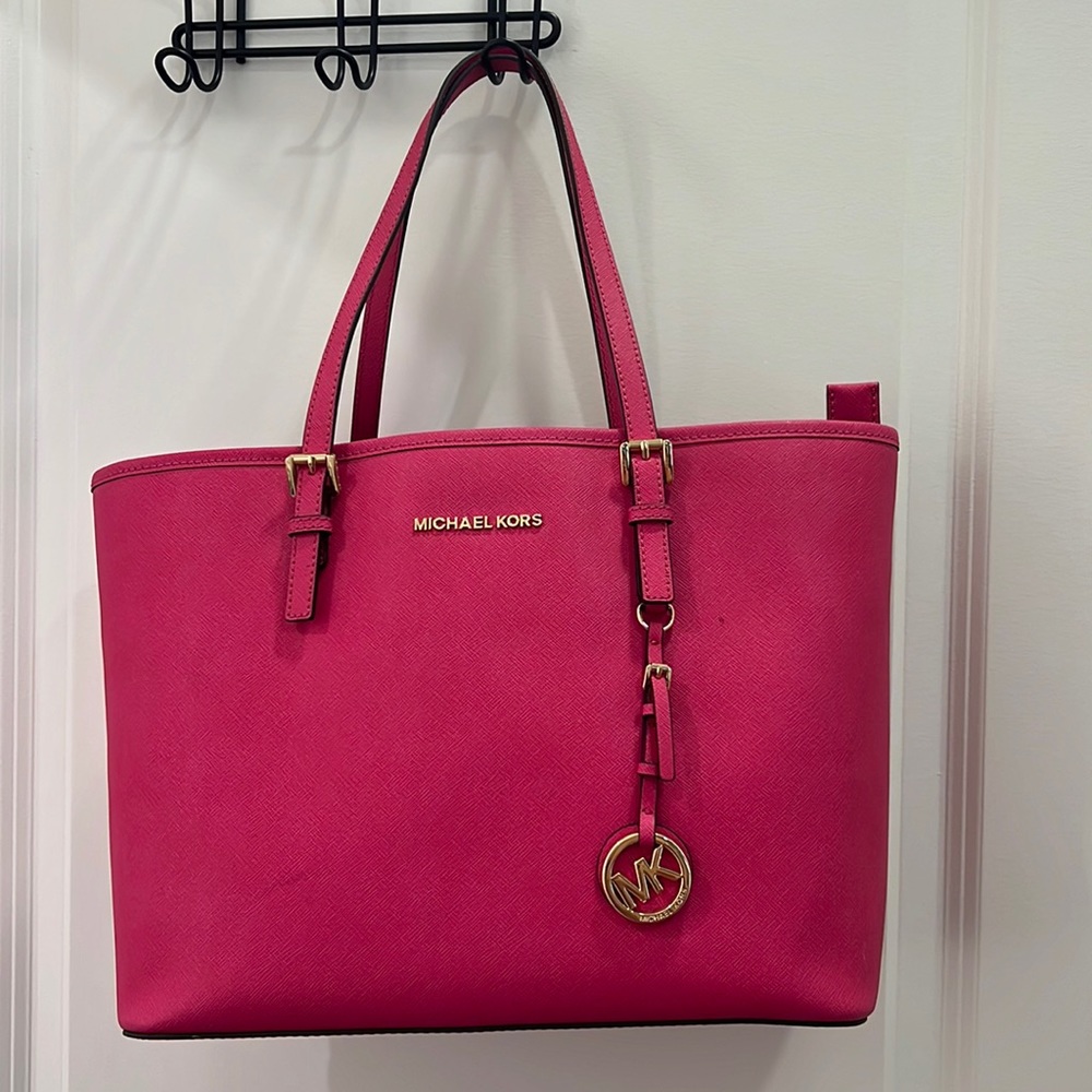 Michael Kors, pink purse